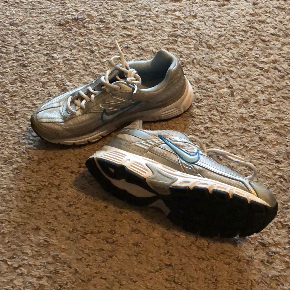 Nike tennis shoes
